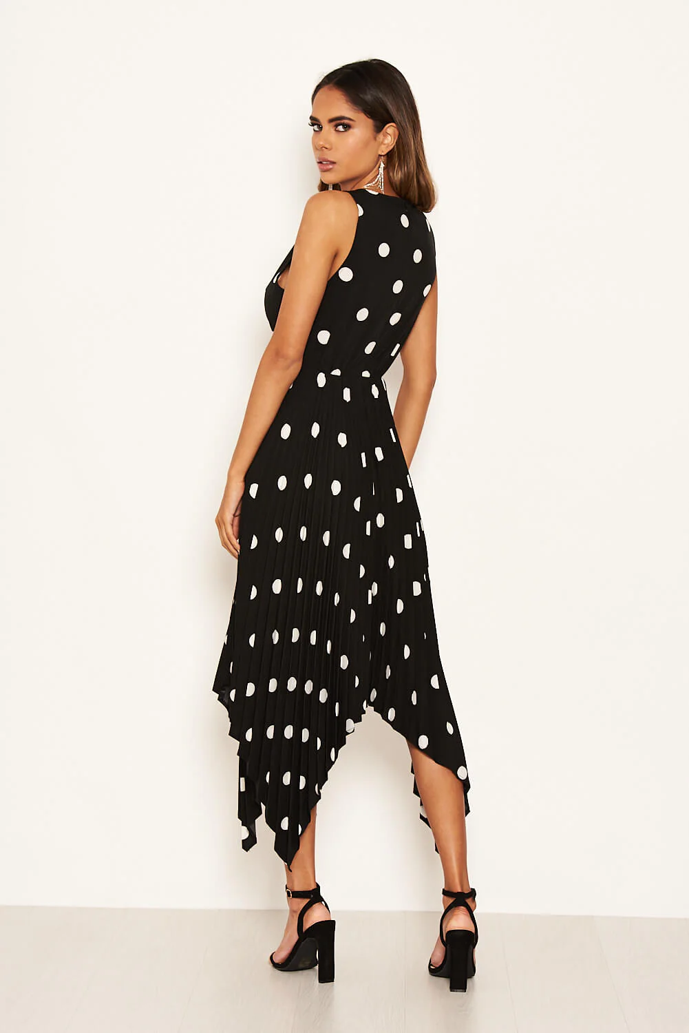 Black Polka Dot Sleeveless Pleated Dress - Image 5