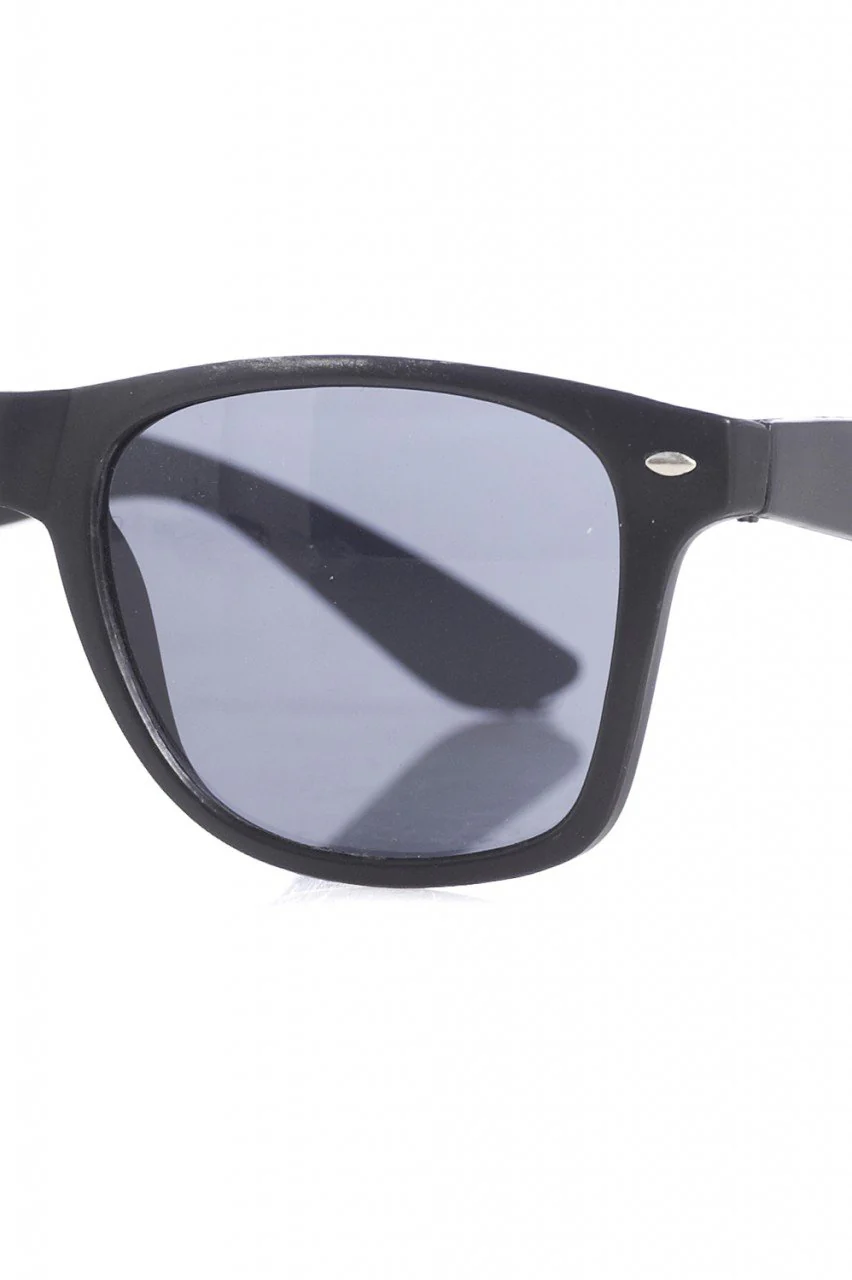 Black Wayfarer Sunglasses - Image 5