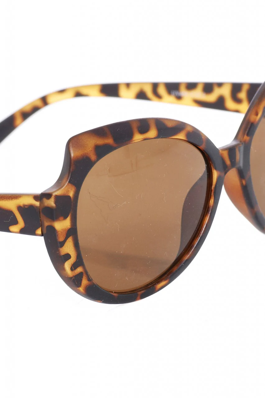 Brown Butterfly Sunglasses - Image 5