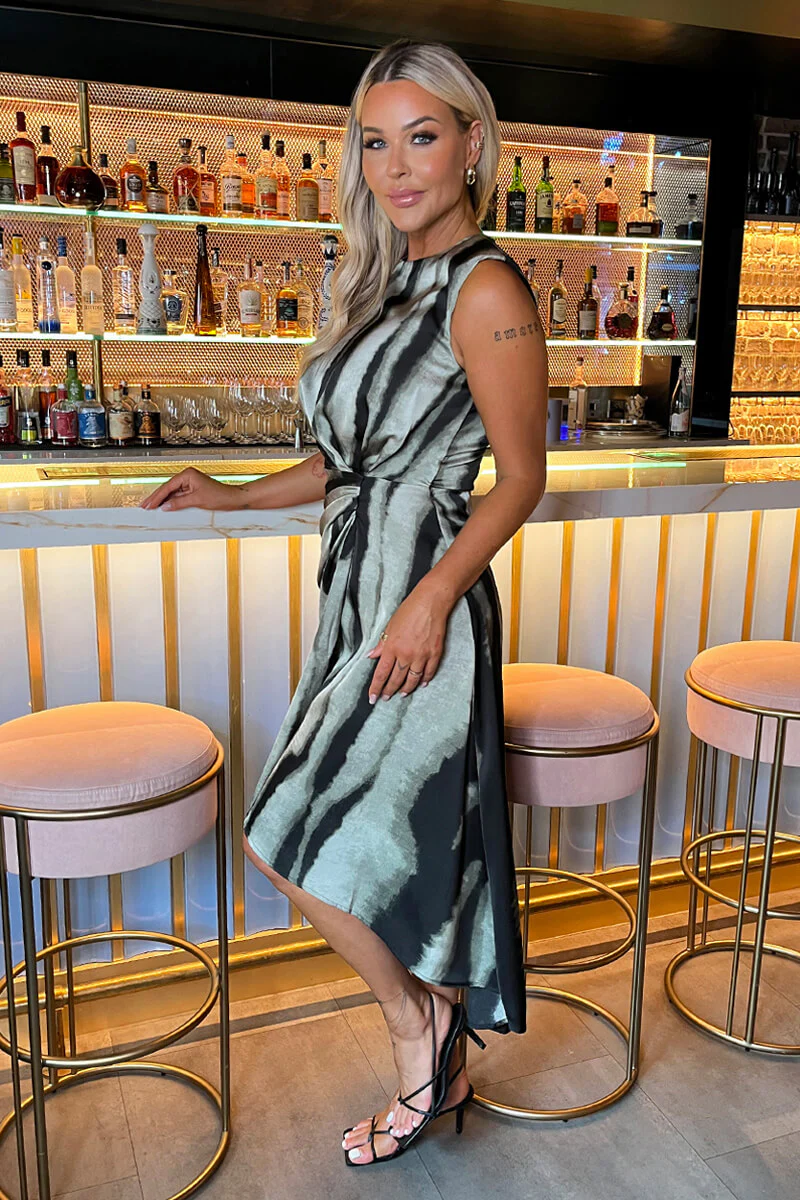 Multi Smudged Stripe Print Shoulder Padded Gathered Waist Midi Dress - Image 4